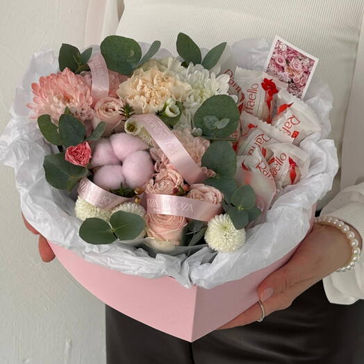 Подарочный набор "Сердце" цветы+конфетки