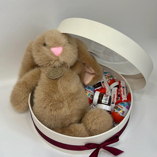Вау-подарок для неё: зайка 40 см + Kinder + Nutella