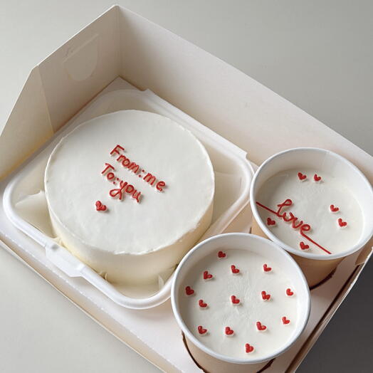 Набор бенто-торт + 2 стаканчика «валентинка» девушке