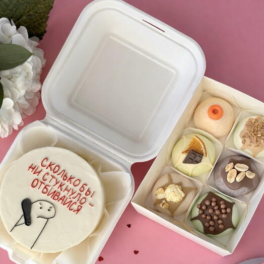 Набор «Сладкий удар» — бенто-торт + моти (6 шт.)