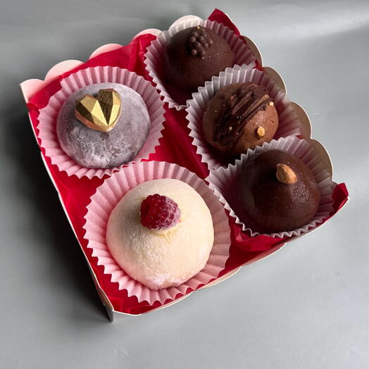 Набор веченних десертов моти и «Современная  картошка»