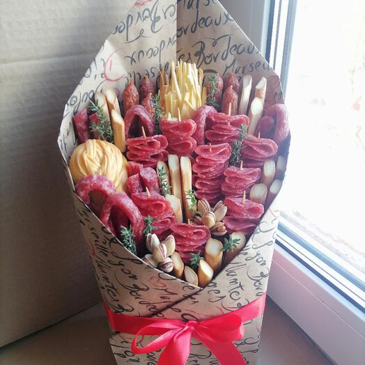 Букет конверт "Колбаски и сыр"