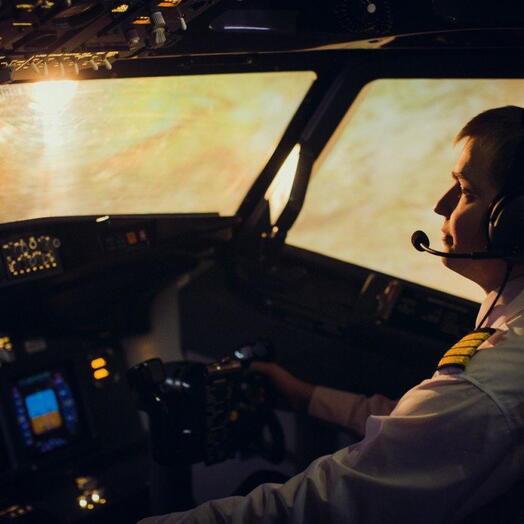 Подарочный сертификат «Полет на подвижном авиатренажере Boeing 737NG или Airbus A320» (45 мин (будни), От 1 до 3 чел.)
