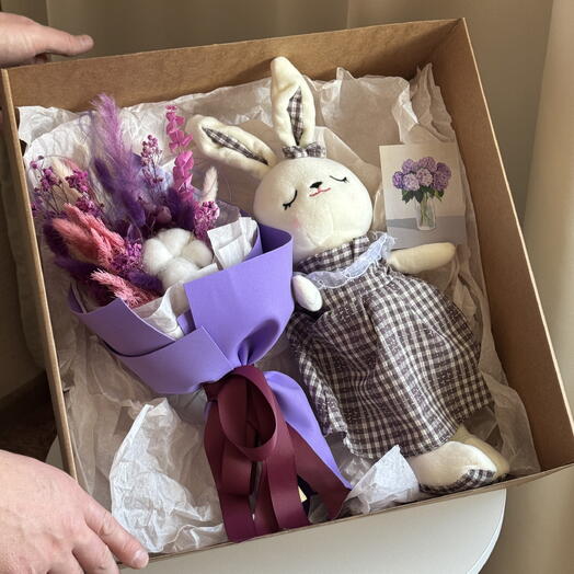 Подарочный набор букет из сухоцветов и игрушка Зайка