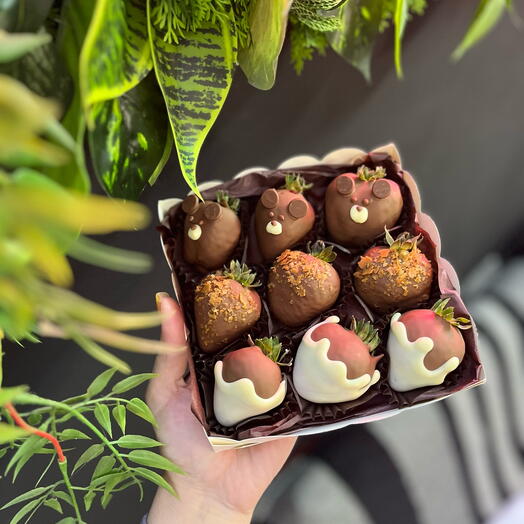 Клубника в шоколаде «Мишка» 9шт