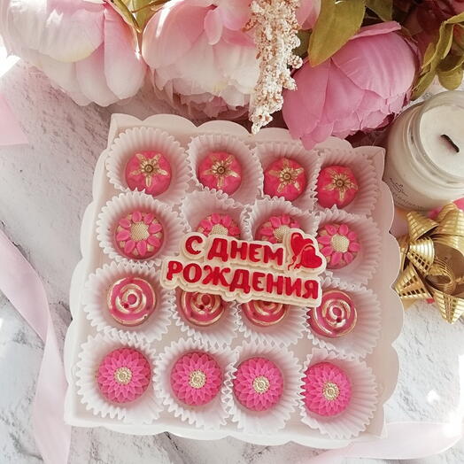 Конфеты-букет "С днем рождения" с дубайской начинкой (16 шт + надпись)
