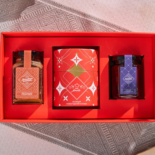 Набор чайный "Московское чаепитие" с гречишным мёдом и вареньем из черной смородины