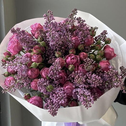 Сирень и пионовидные розы