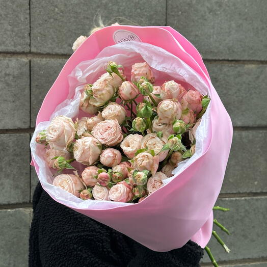 Моно букет из кустовых роз