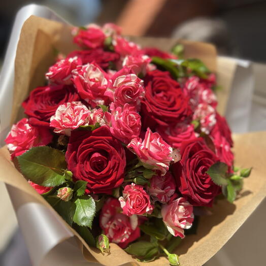Букет красных роз 🌹