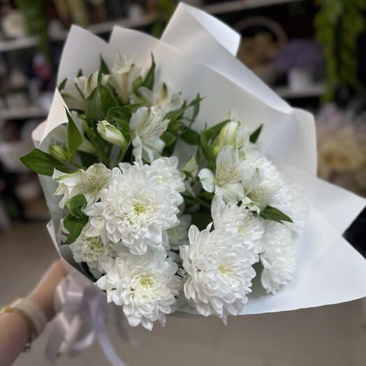 Букет 💐 из нежных хризантем и альстромерий