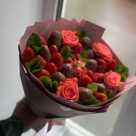Букет с кустовой розой