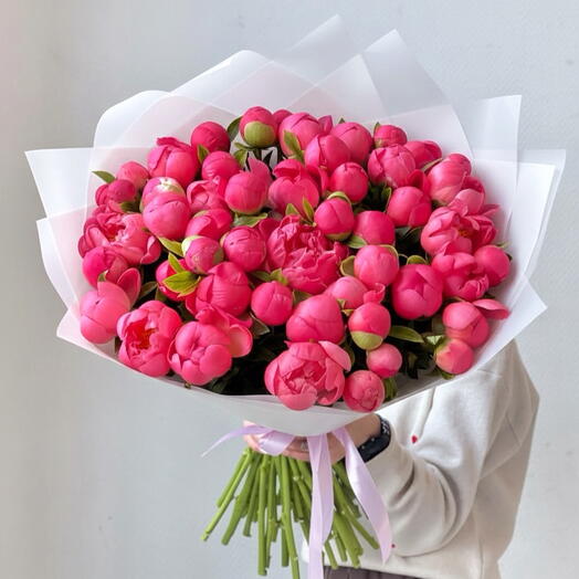 Букет из 51 кораллового пиона
