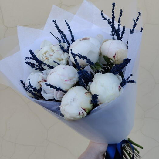 Пионы белые с лавандой 💜 💙