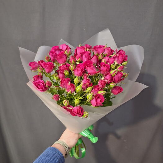Букет из 9 малиновых кустовых роз 🤗 🤗 🤗