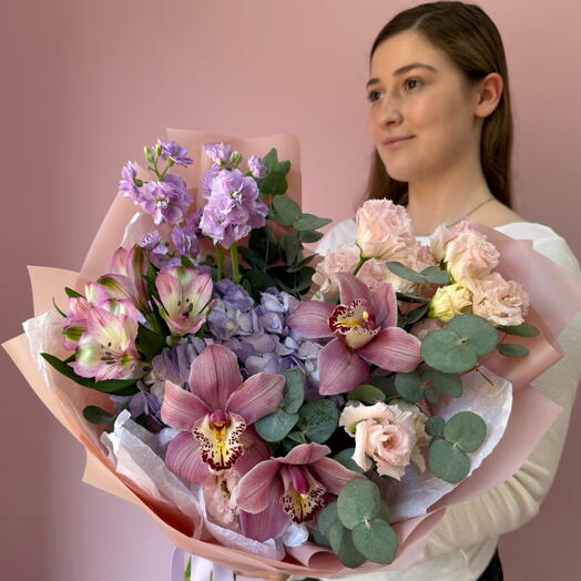 Авторский букет с орхидеей и эустомой 🌺