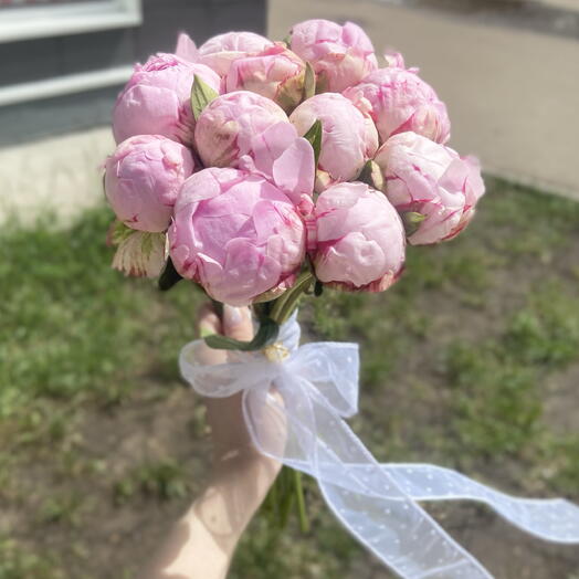 Букет невесты из пионов