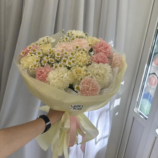 Лёгкое дыхание лета: микс из диантусов и ромашек🌼