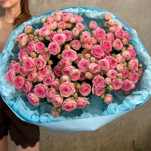 Розовые кустовые розы