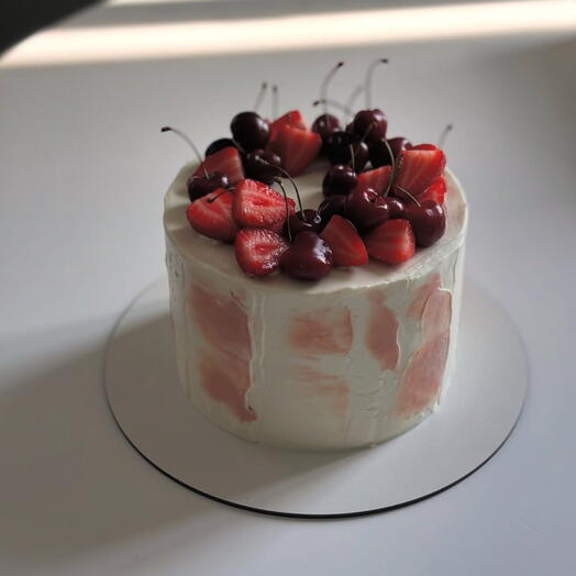Сезонный торт с ягодами
