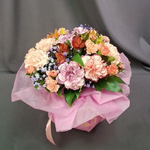 Розовый тортик ярких цветов 💐