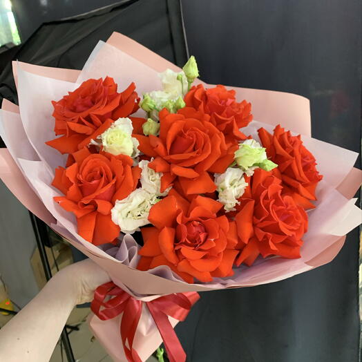 Букет с алой французской розой