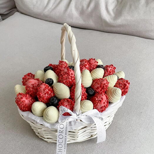 корзина клубники в шоколаде "очарование"