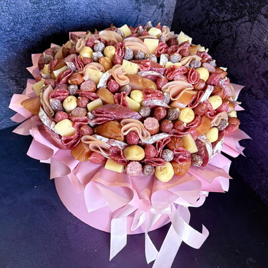 Букет с колбасами и сырами Мадам