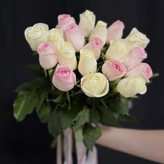 Букет 19 роз на ленте🌹