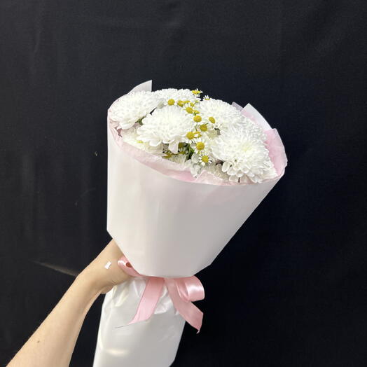 Букет из хризантемы кустовой и матрикарии