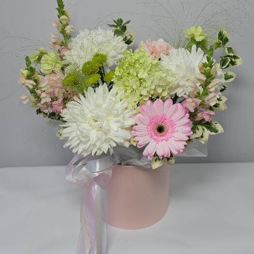 Нежная композиция в шляпной коробке 🌸