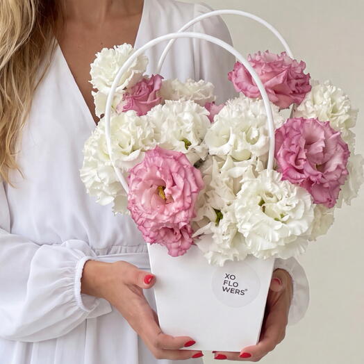 Сумочка из махровой эустомы от XOFLOWERS