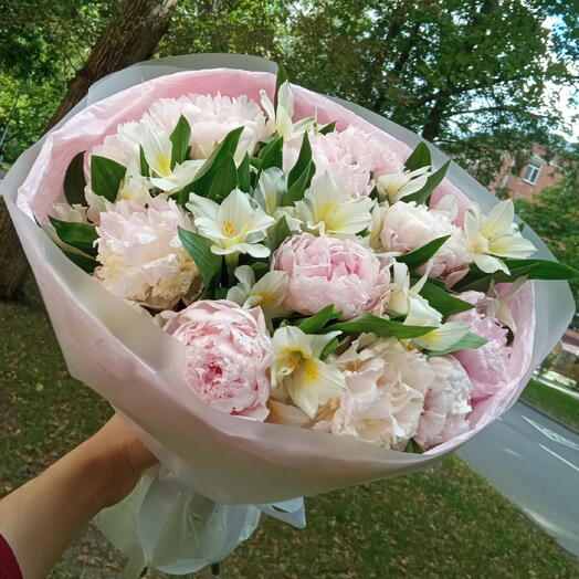 Пионы и альстромерия 🌸