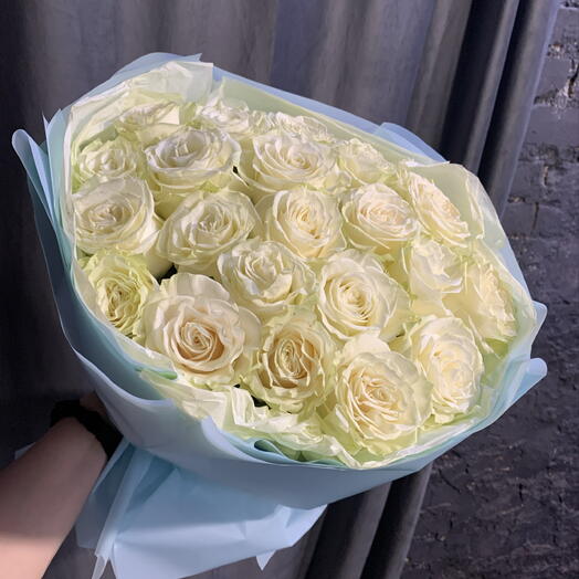 Букет из 21 белой розы