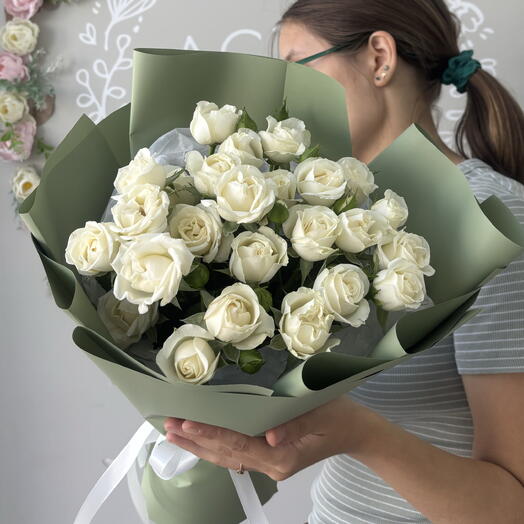 Букет кустовых белых роз (10)