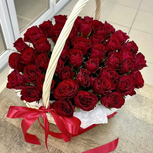 51 Роза Кения в корзине