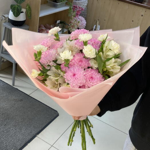 Букет с хризантемой
