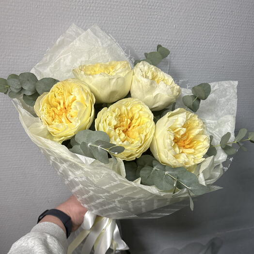 Букет пионовидных роз