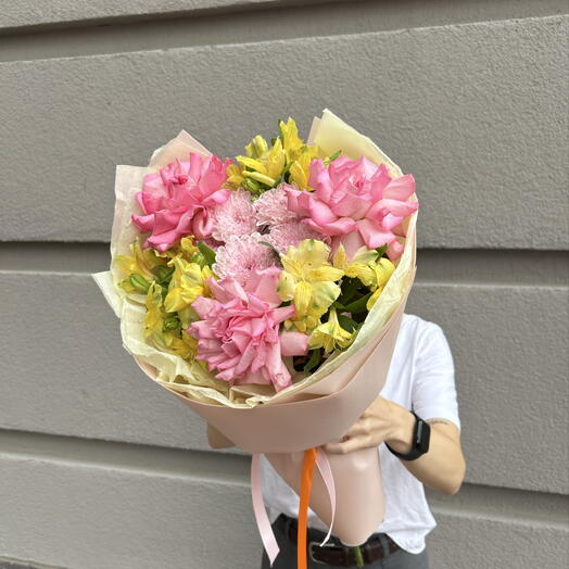 💐 Букет «Солнечный звонок»: Яркие розовые и желтые оттенки для учителя на 1 сентября! 🎒🍁