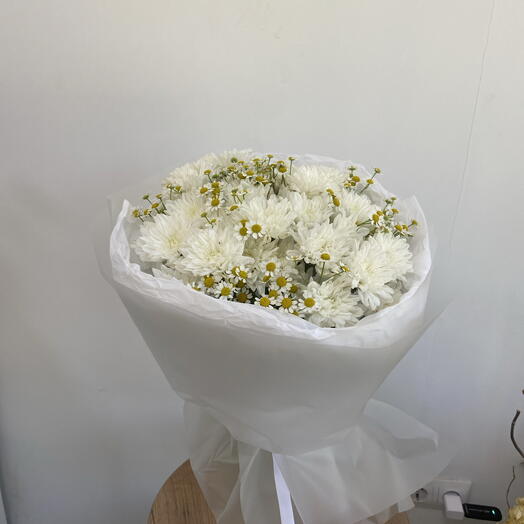 Букет с ромашкой