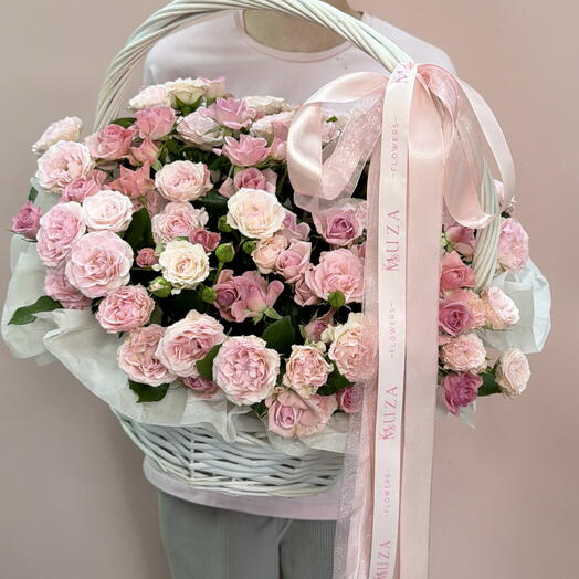 Корзина с кустовыми Розами