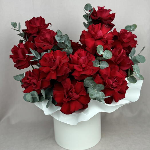 15 красных французских роз в шляпной коробке🌹🌹🌹