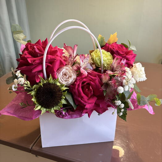 Композиция из французских роз,диантуса, кустовой розы, диантуса💕🌸