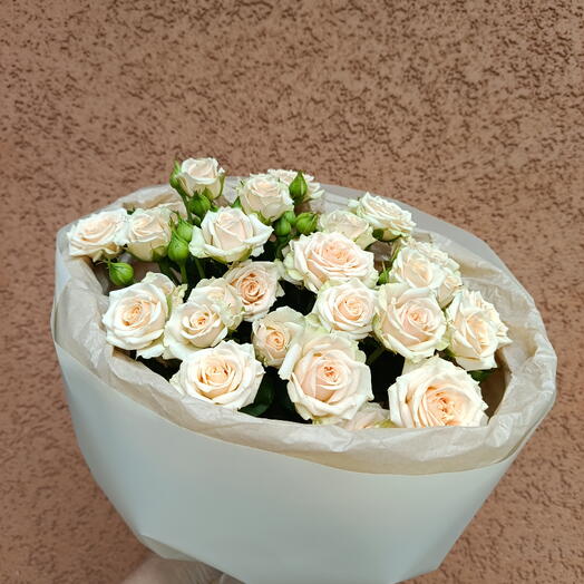 Букет из 9 кремовых кустовых роз