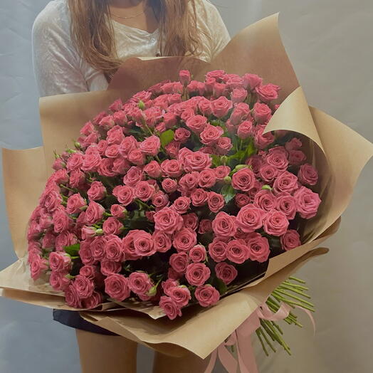 Букет из 39 розовых кустовых роз