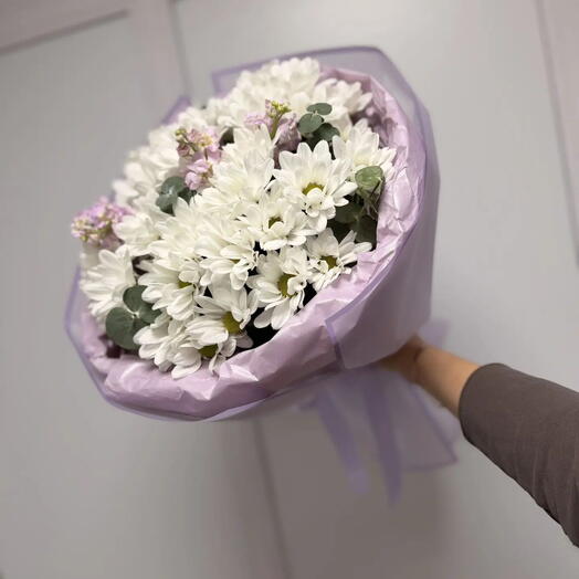 Букет из кустовой хризантемы, эвкалипта  и матиолы