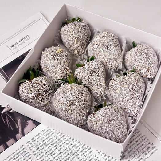 «Кокосовый шёлк» — 9 ягод клубники в бельгийском шоколаде Callebaut