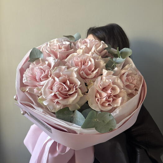 Нежные розы  для нее 🌺