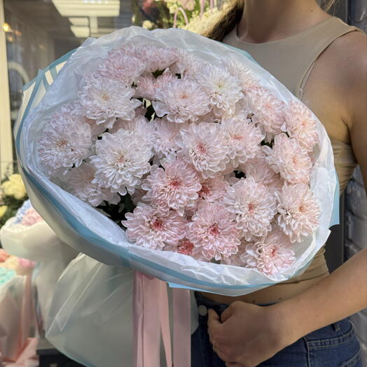 Розовые хризантемы в голубой упаковке 🩵🎀