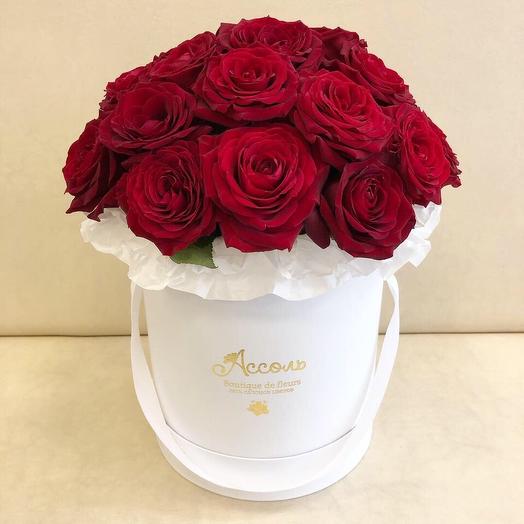 25 red rose in a box